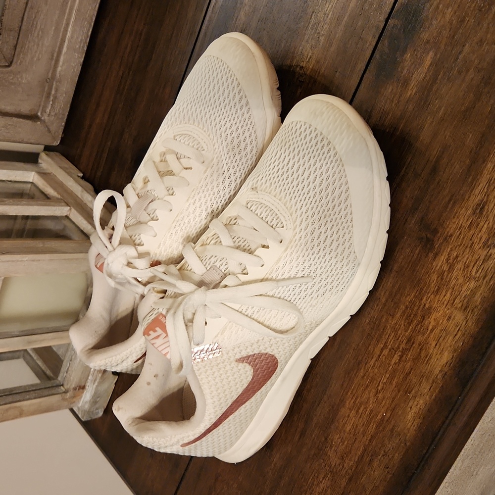 Nike Women's Tennis Shoes
